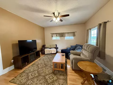 Living - 208 E King St, Chamberlain, SD 57325 photo 3 of 5