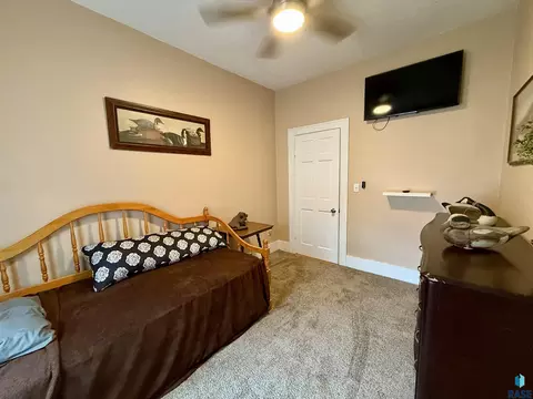 Bedroom - 208 E King St, Chamberlain, SD 57325 photo 4 of 7