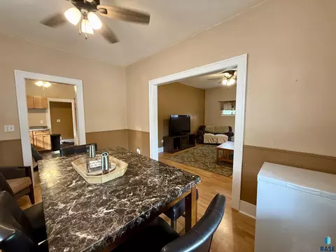 Dining - 208 E King St, Chamberlain, SD 57325 photo 2 of 3