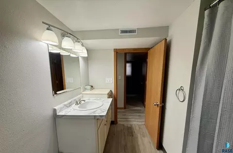 Bath - 208 E King St, Chamberlain, SD 57325 photo 5 of 5