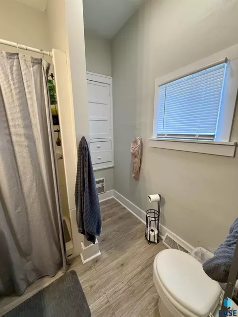 Bath - 208 E King St, Chamberlain, SD 57325 photo 1 of 5