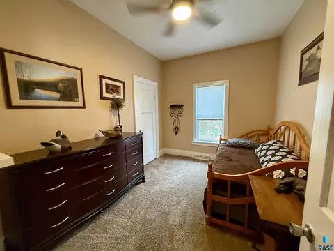 Bedroom - 208 E King St, Chamberlain, SD 57325 photo 3 of 7