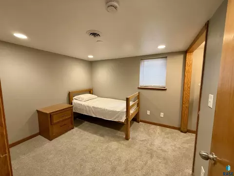 Bedroom - 208 E King St, Chamberlain, SD 57325 photo 7 of 7