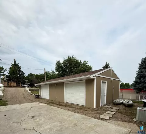 Other - 208 E King St, Chamberlain, SD 57325 photo 1 of 9