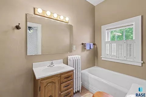 Bath - 500 N Egan Ave, Madison, SD 57042 photo 3 of 4