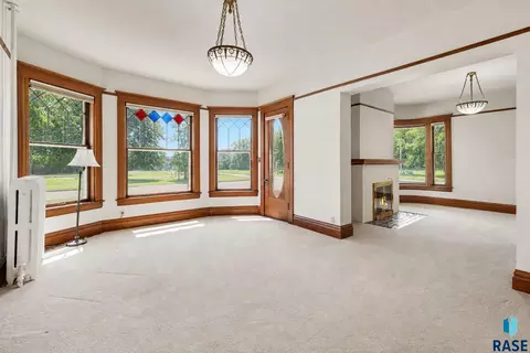 Living - 500 N Egan Ave, Madison, SD 57042 photo 2 of 4