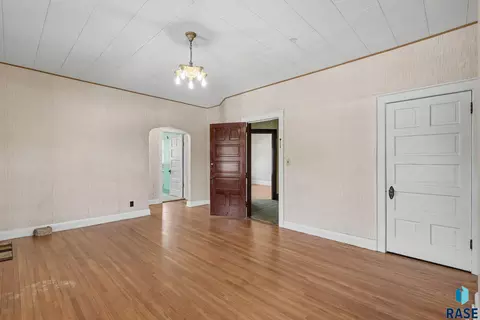 Living - 500 N Egan Ave, Madison, SD 57042 photo 4 of 4