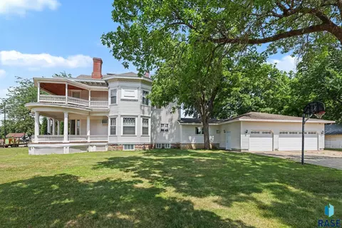 Exterior - 500 N Egan Ave, Madison, SD 57042 photo 5 of 11