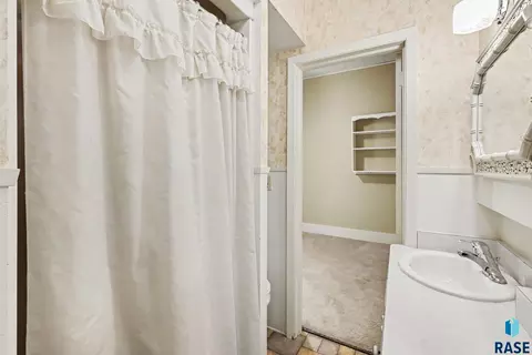 Bath - 500 N Egan Ave, Madison, SD 57042 photo 1 of 4