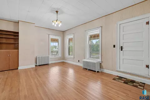 Living - 500 N Egan Ave, Madison, SD 57042 photo 3 of 4