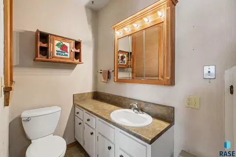 Bath - 500 N Egan Ave, Madison, SD 57042 photo 2 of 4