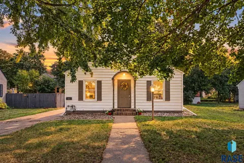 1604 S Grange Ave, Sioux Falls, SD 57105