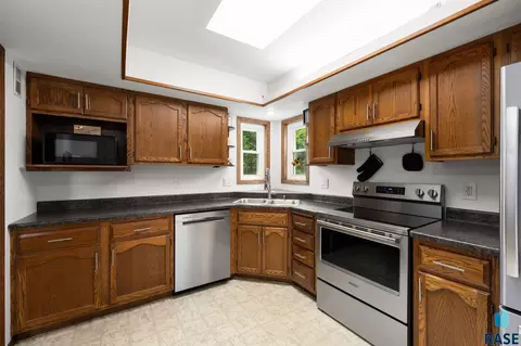 Kitchen - 4709 E Alpine Cir, Sioux Falls, SD 57110 photo 1 of 1