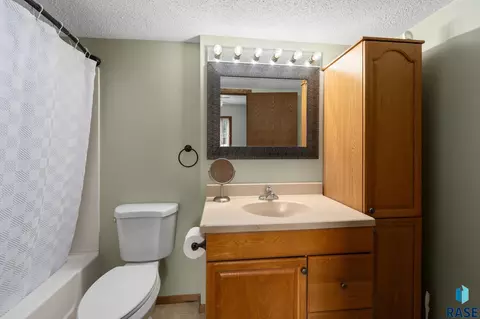 Bath - 4709 E Alpine Cir, Sioux Falls, SD 57110 photo 3 of 3