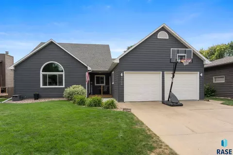 Exterior - 4709 E Alpine Cir, Sioux Falls, SD 57110 photo 4 of 4