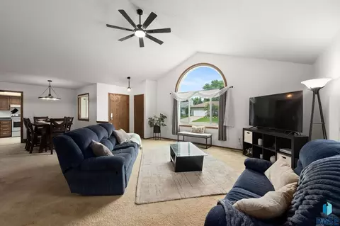 Living - 4709 E Alpine Cir, Sioux Falls, SD 57110 photo 2 of 3