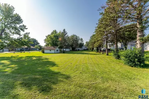 E Boynton Ave, Lennox, SD 57039 photo 6