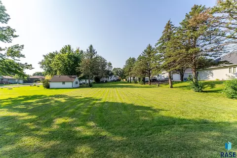 E Boynton Ave, Lennox, SD 57039 photo 5
