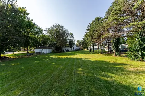 E Boynton Ave, Lennox, SD 57039 photo 7