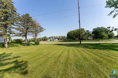 E Boynton Ave, Lennox, SD 57039 photo 3