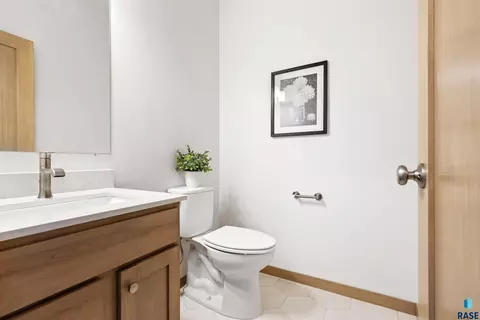 Bath - 2412 E Jetty Pl, Sioux Falls, SD 57108 photo 3 of 3