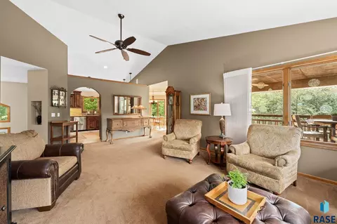 Living - 47303 Rogness Pl, Renner, SD 57055 photo 3 of 5
