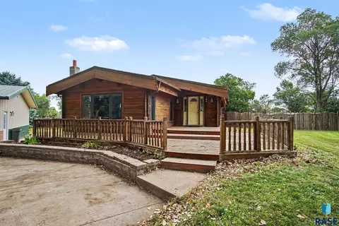 Exterior - 706 S Union Ave, Madison, SD 57042 photo 1 of 6