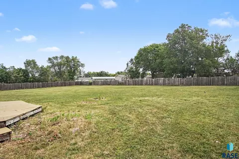 Exterior - 706 S Union Ave, Madison, SD 57042 photo 4 of 6