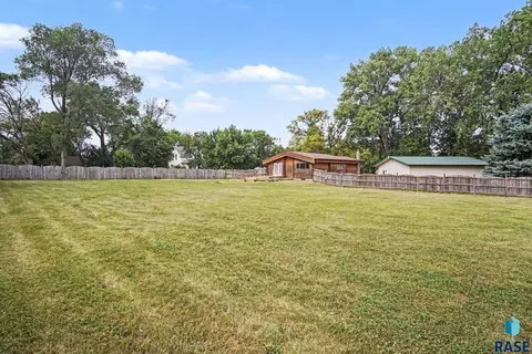 Exterior - 706 S Union Ave, Madison, SD 57042 photo 6 of 6