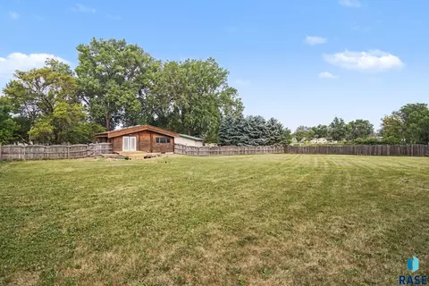 Exterior - 706 S Union Ave, Madison, SD 57042 photo 5 of 6