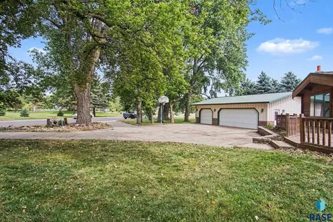 Exterior - 706 S Union Ave, Madison, SD 57042 photo 2 of 6