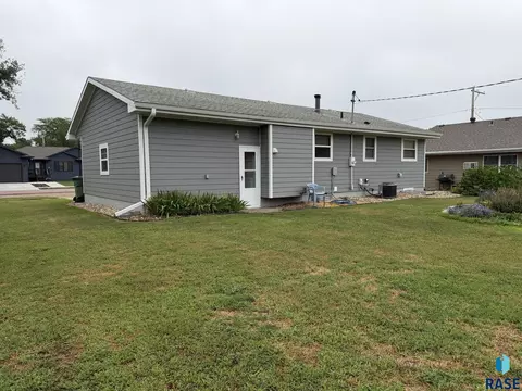 221 N 3rd St, Emery, SD 57332 photo 6