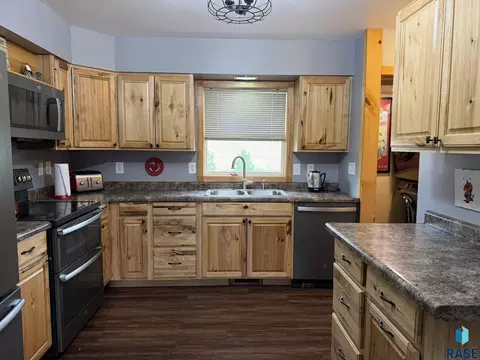 221 N 3rd St, Emery, SD 57332 photo 24
