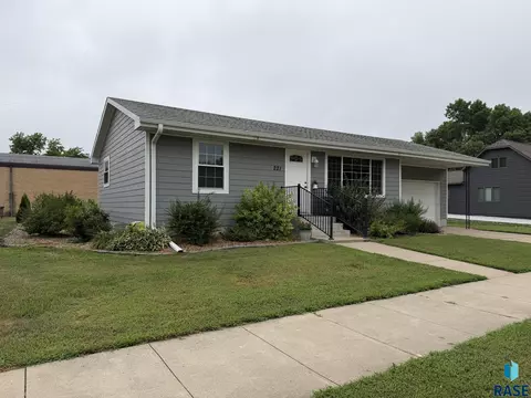 221 N 3rd St, Emery, SD 57332 photo 3
