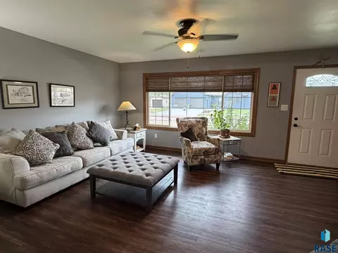 221 N 3rd St, Emery, SD 57332 photo 18