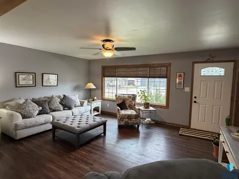 221 N 3rd St, Emery, SD 57332 photo 17