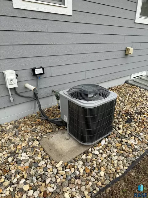 221 N 3rd St, Emery, SD 57332 photo 7