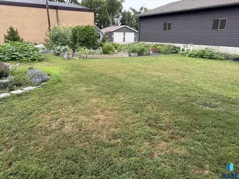 221 N 3rd St, Emery, SD 57332 photo 9