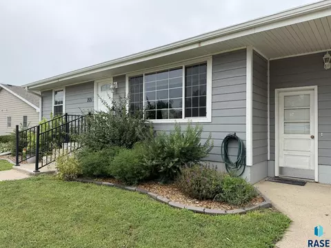 221 N 3rd St, Emery, SD 57332 photo 5