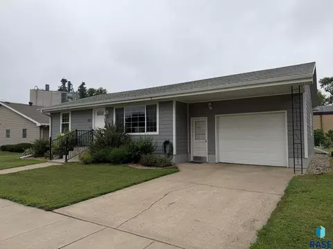 221 N 3rd St, Emery, SD 57332 photo 4