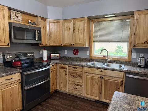 221 N 3rd St, Emery, SD 57332 photo 25