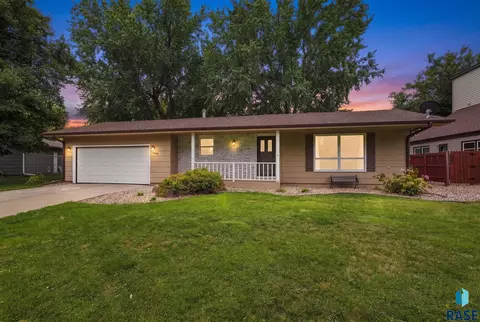 Exterior - 1605 E Crestview Dr, Sioux Falls, SD 57103 photo 5 of 5