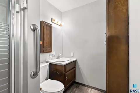 Bath - 1605 E Crestview Dr, Sioux Falls, SD 57103 photo 1 of 3