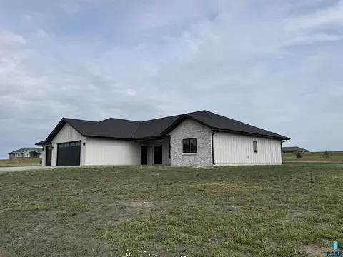 Exterior - 106 Caleb Ct, Parker, SD 57053 photo 3 of 7