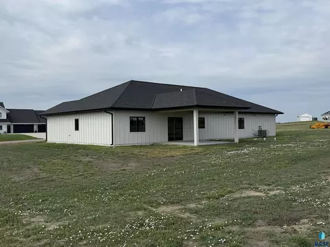 Exterior - 106 Caleb Ct, Parker, SD 57053 photo 4 of 7