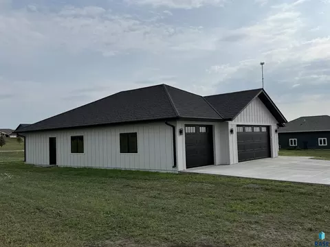 Exterior - 106 Caleb Ct, Parker, SD 57053 photo 6 of 7