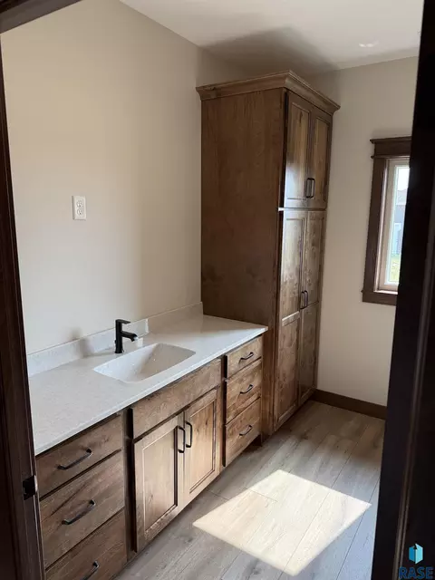 Bath - 106 Caleb Ct, Parker, SD 57053 photo 3 of 4