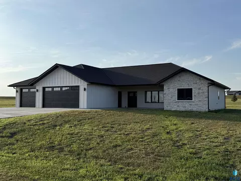 Exterior - 106 Caleb Ct, Parker, SD 57053 photo 2 of 7