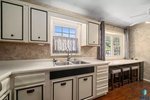 Kitchen - 833 E Pam Rd, Sioux Falls, SD 57105 photo 3 of 4