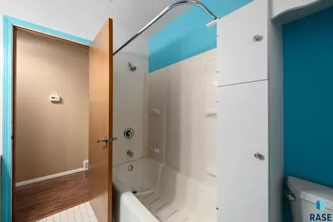 Bath - 833 E Pam Rd, Sioux Falls, SD 57105 photo 4 of 5